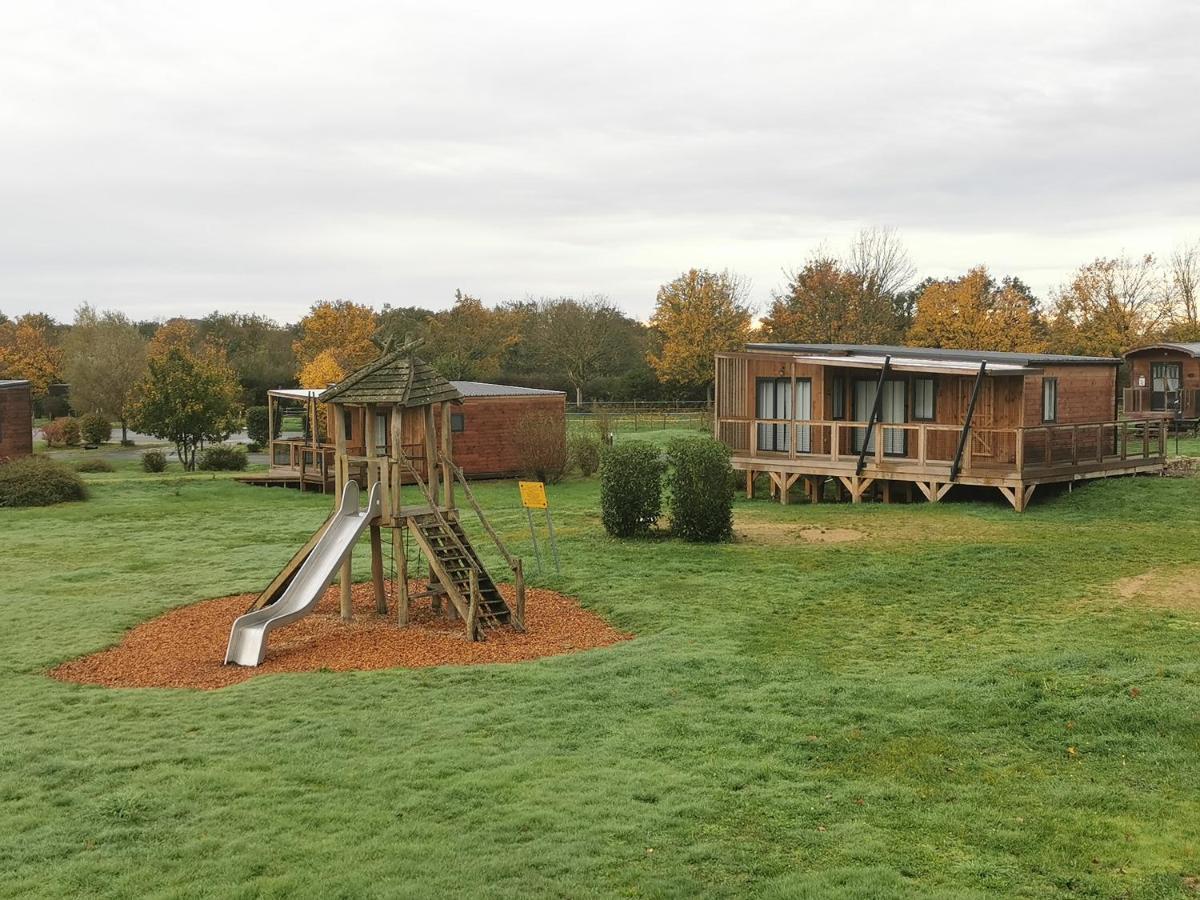 Le Village De Cottages - Le Pole Du Cheval Et De L'Ane Lignières Eksteriør billede