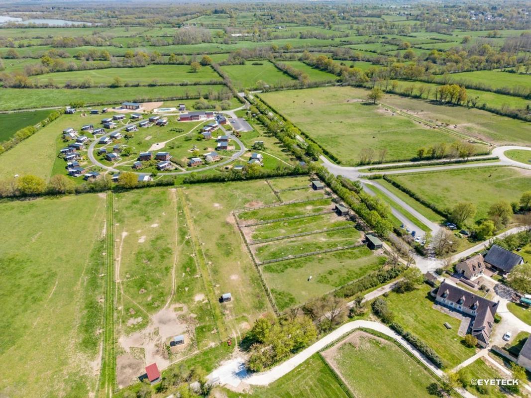 Le Village De Cottages - Le Pole Du Cheval Et De L'Ane Lignières Eksteriør billede
