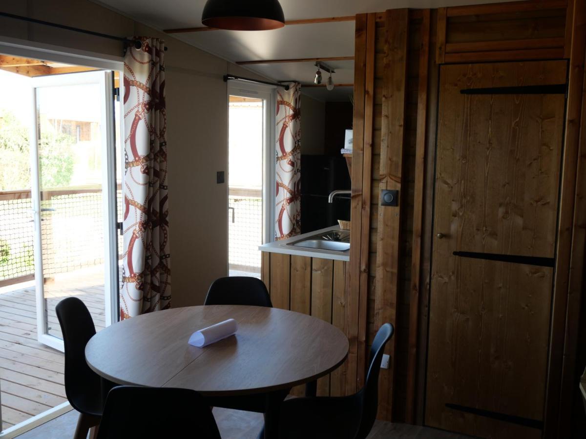 Le Village De Cottages - Le Pole Du Cheval Et De L'Ane Lignières Eksteriør billede